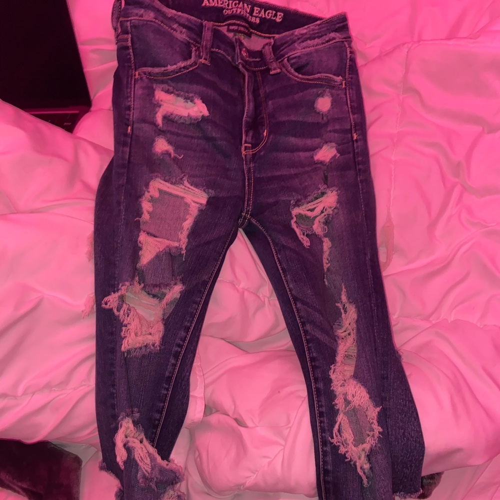 AMERICAN EAGLE ripped jeans